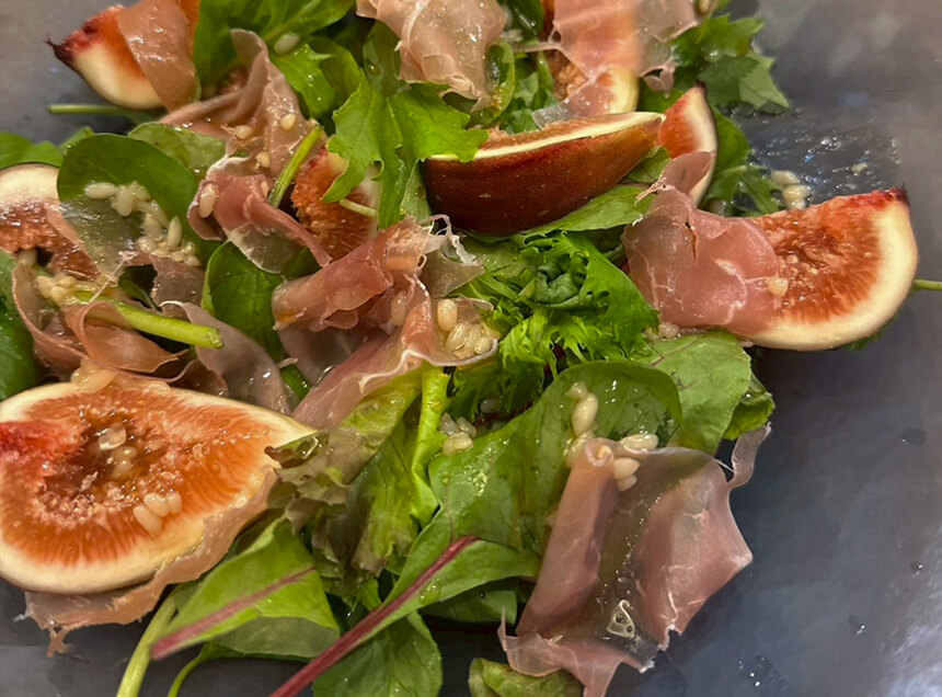 麹を使ったドレッシングのサラダ